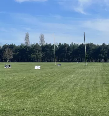 Les journées s’allongent, les températures remontent doucement... Parfait pour reprendre le golf dans de bonnes conditions ! 😊⛳